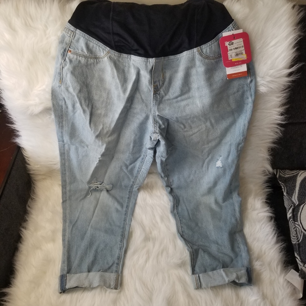 These cute maternity jeans